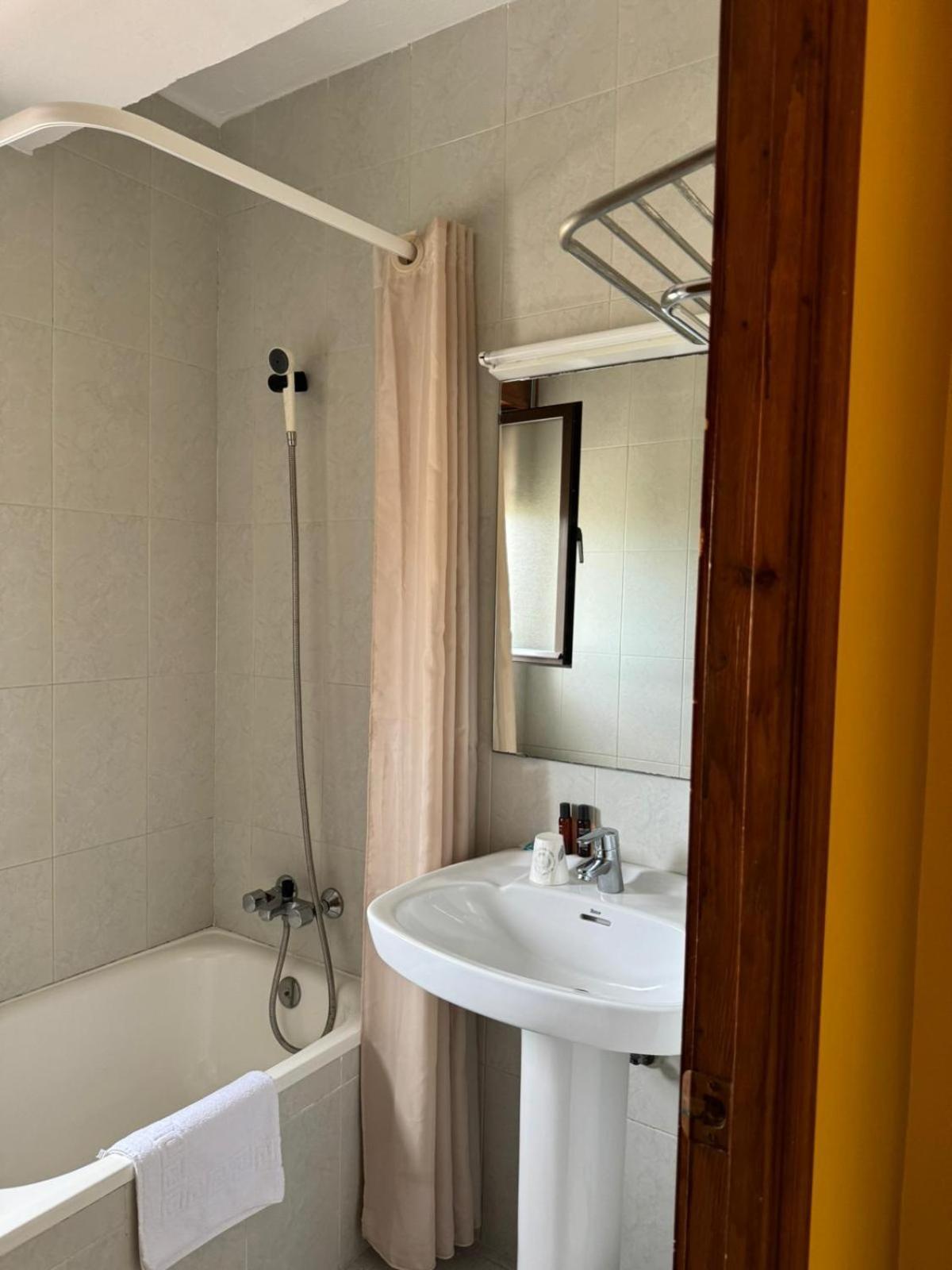 El Castanu De Cue Hotel Bagian luar foto