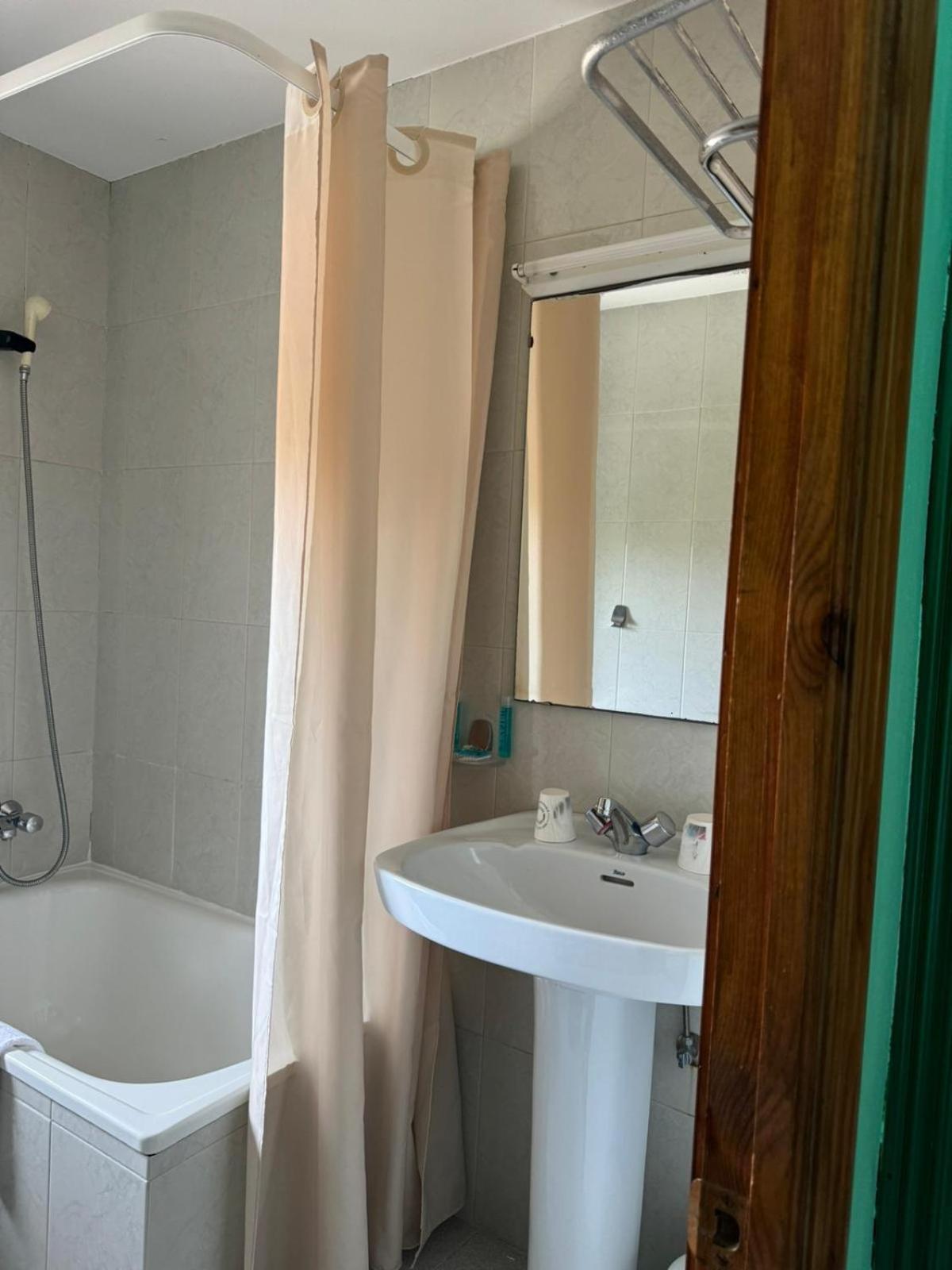 El Castanu De Cue Hotel Bagian luar foto